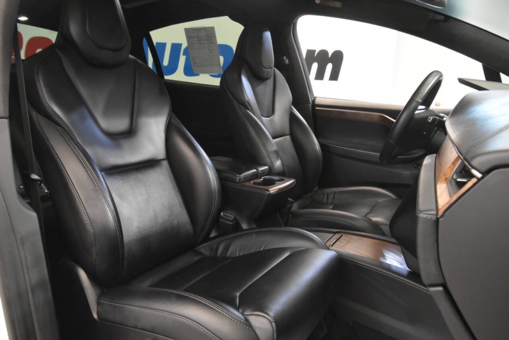 2020 Tesla Model X Long Range AWD 4dr SUV, White, Mileage: 125,565 - photo 22