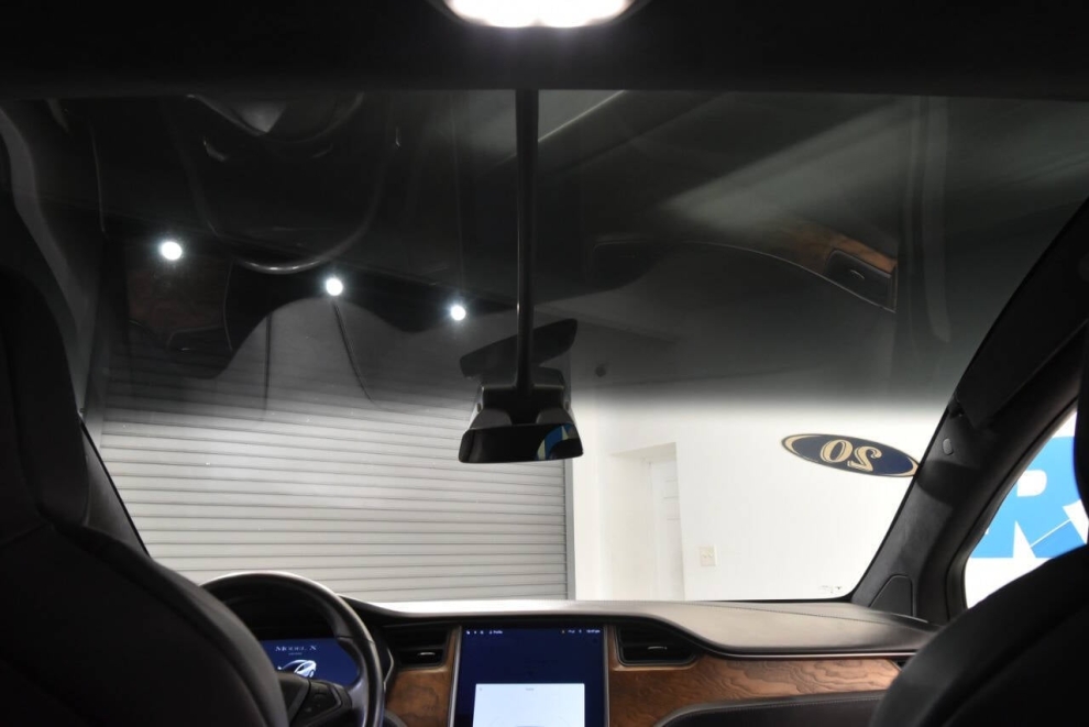 2020 Tesla Model X Long Range AWD 4dr SUV, White, Mileage: 125,565 - photo 35