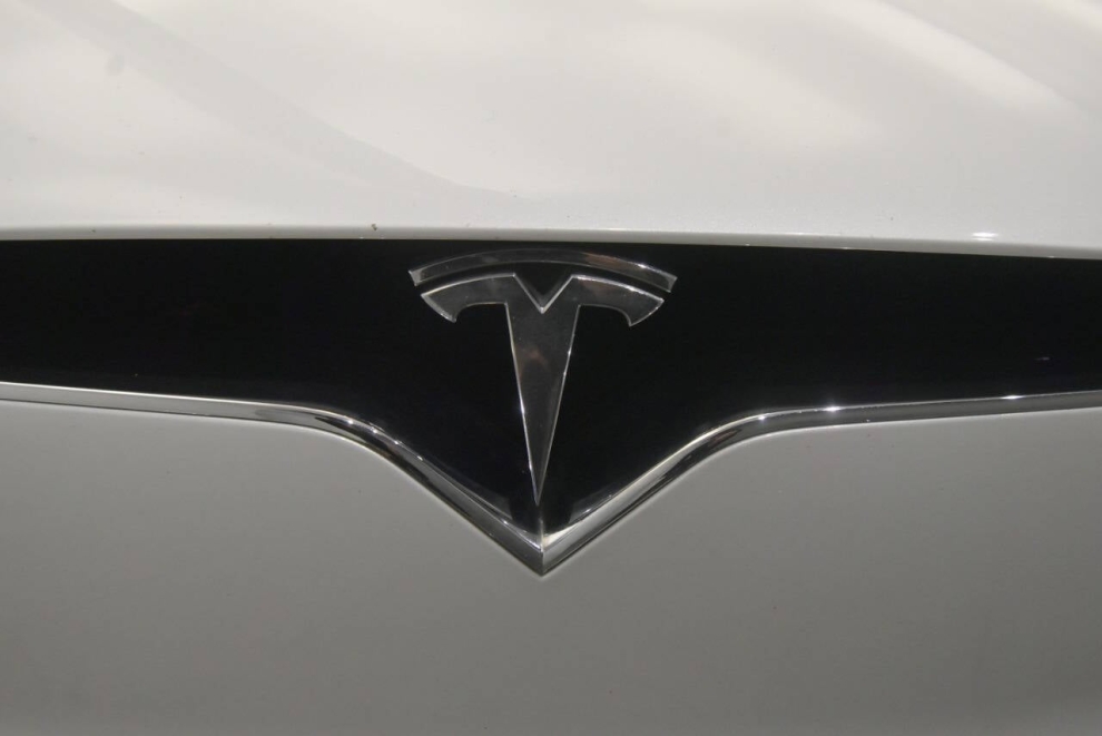 2020 Tesla Model X Long Range AWD 4dr SUV, White, Mileage: 125,565 - photo 8