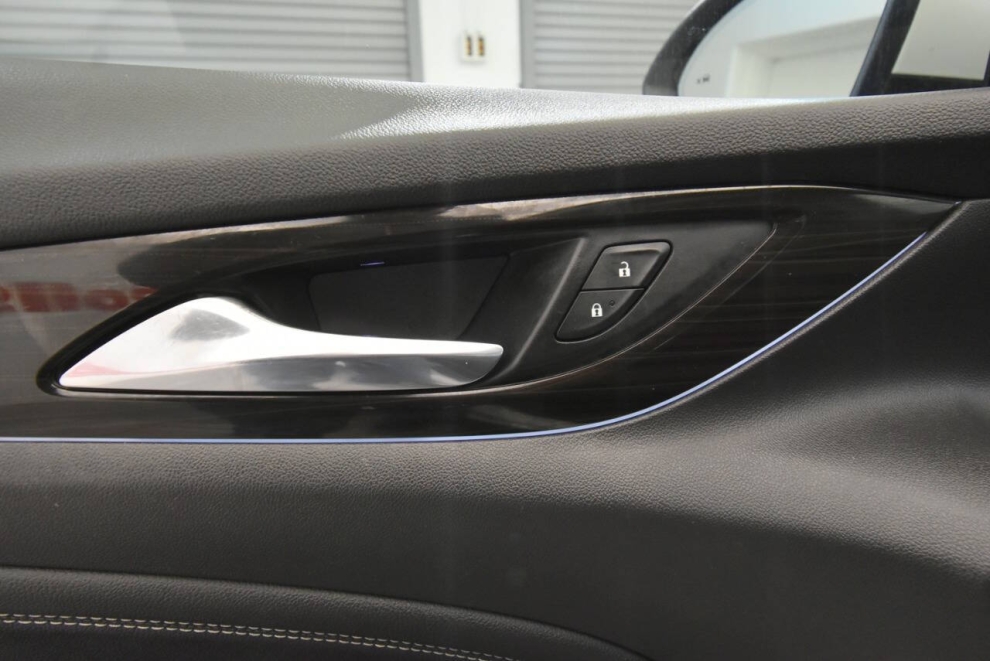 2018 Buick Regal TourX Essence AWD 4dr Wagon, White, Mileage: 87,549 - photo 39