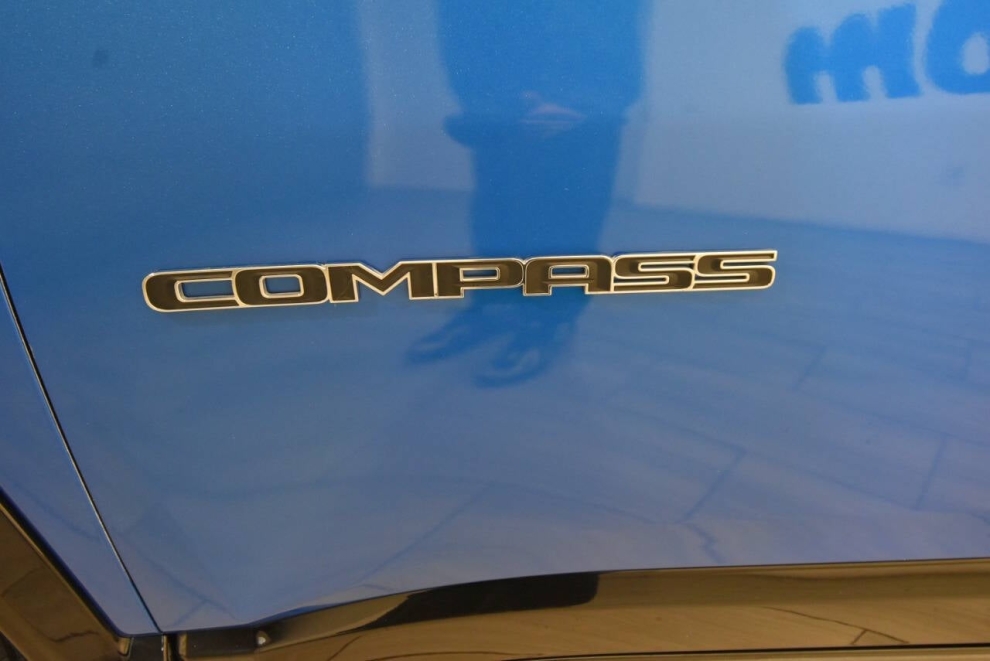 2023 Jeep Compass Limited 4x4 4dr SUV, Blue, Mileage: 31,614 - photo 11