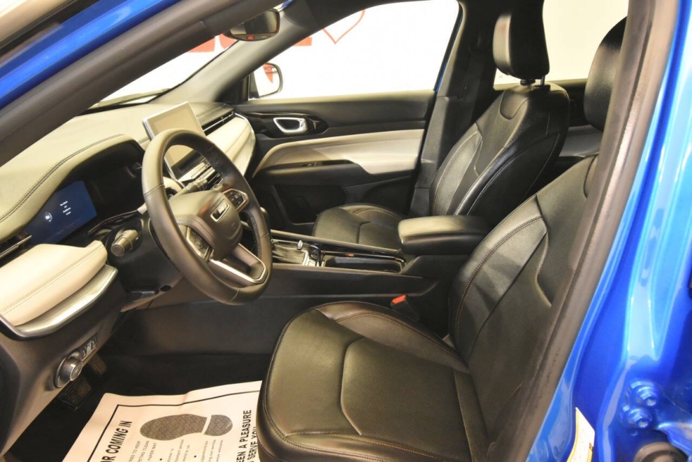 2023 Jeep Compass Limited 4x4 4dr SUV, Blue, Mileage: 31,614 - photo 13