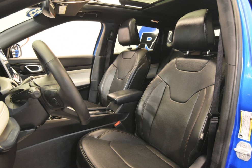 2023 Jeep Compass Limited 4x4 4dr SUV, Blue, Mileage: 31,614 - photo 14