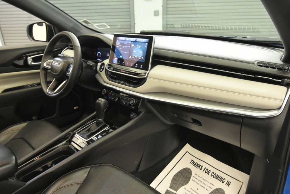 2023 Jeep Compass Limited 4x4 4dr SUV, Blue, Mileage: 31,614 - photo 18