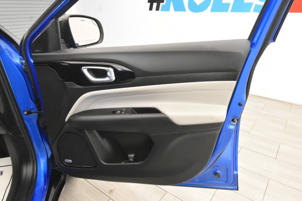 2023 Jeep Compass Limited 4x4 4dr SUV, Blue, Mileage: 31,614 - photo 21