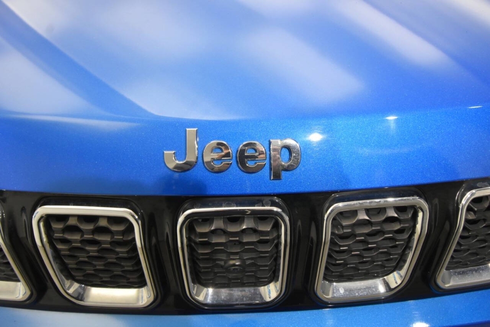2023 Jeep Compass Limited 4x4 4dr SUV, Blue, Mileage: 31,614 - photo 8