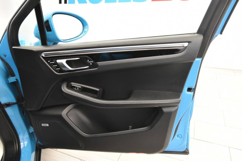 2022 Porsche Macan Base AWD 4dr SUV, Blue, Mileage: 64,717 - photo 19