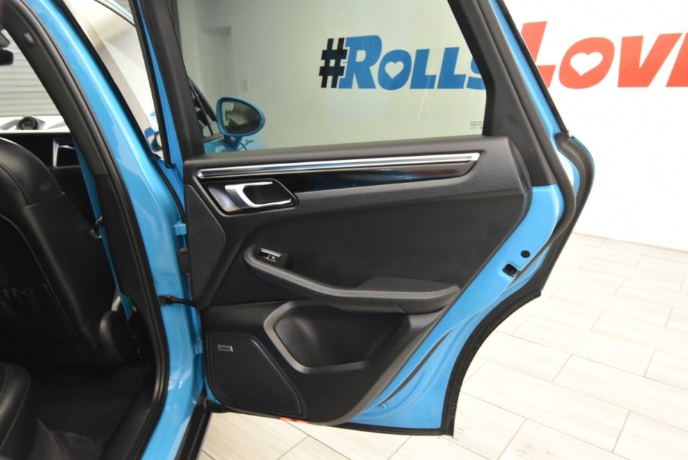 2022 Porsche Macan Base AWD 4dr SUV, Blue, Mileage: 64,717 - photo 22