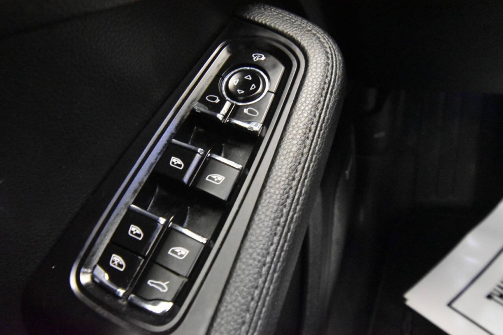 2022 Porsche Macan Base AWD 4dr SUV, Blue, Mileage: 64,717 - photo 33