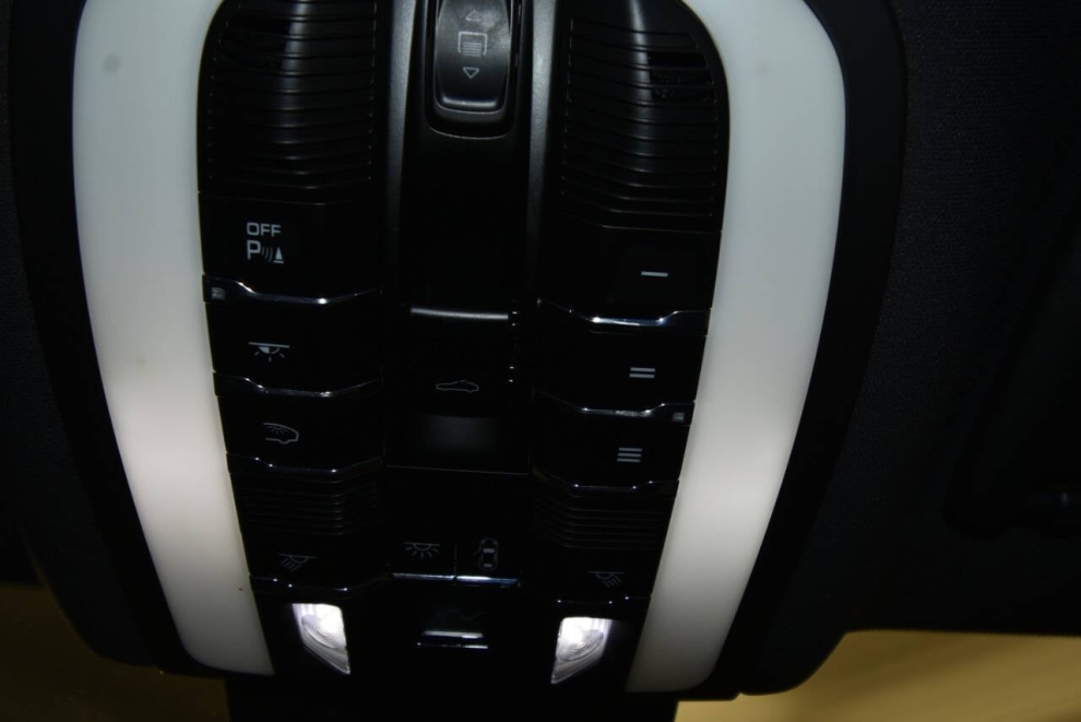 2022 Porsche Macan Base AWD 4dr SUV, Blue, Mileage: 64,717 - photo 39