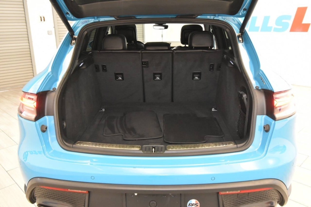 2022 Porsche Macan Base AWD 4dr SUV, Blue, Mileage: 64,717 - photo 42