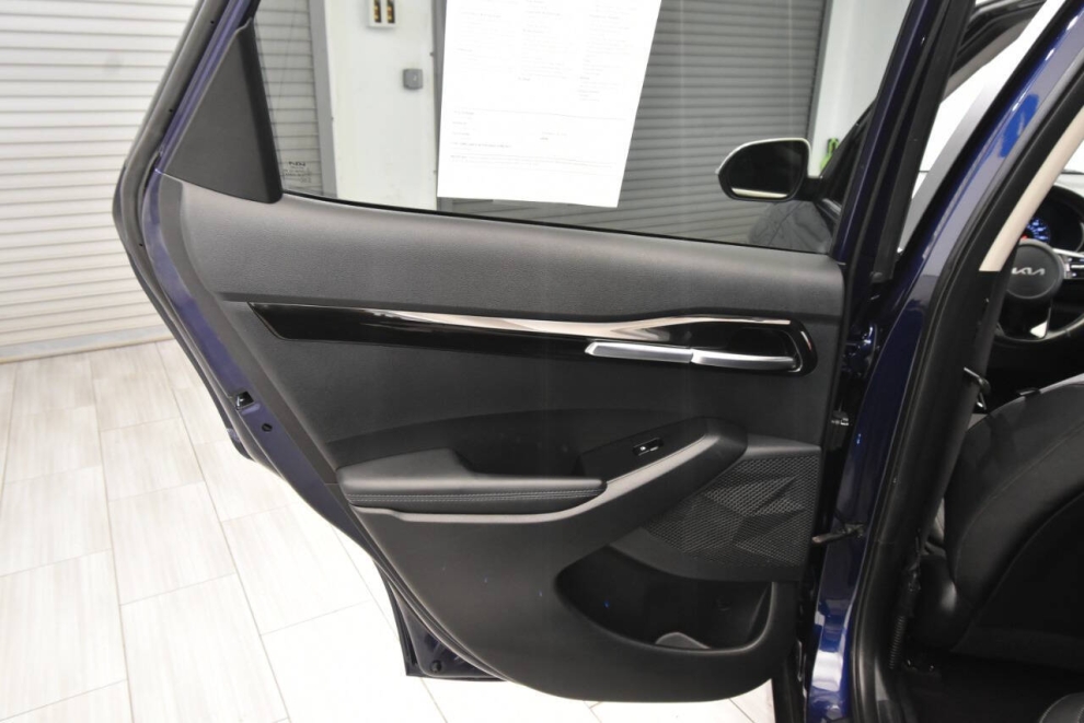 2022 Kia Seltos Nightfall AWD 4dr SUV, Blue, Mileage: 79,275 - photo 17