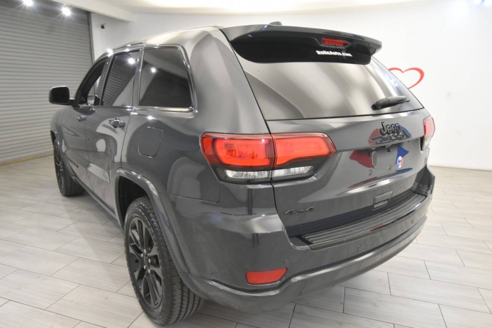 2017 Jeep Grand Cherokee Laredo 4x4 4dr SUV, Gray, Mileage: 96,701 - photo 2