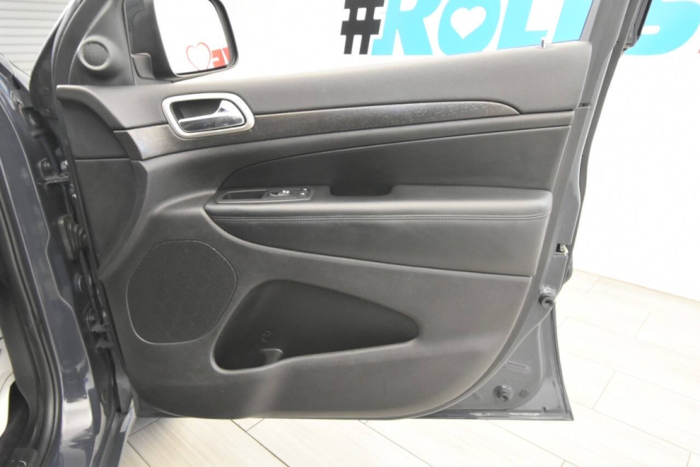 2017 Jeep Grand Cherokee Laredo 4x4 4dr SUV, Gray, Mileage: 96,701 - photo 21