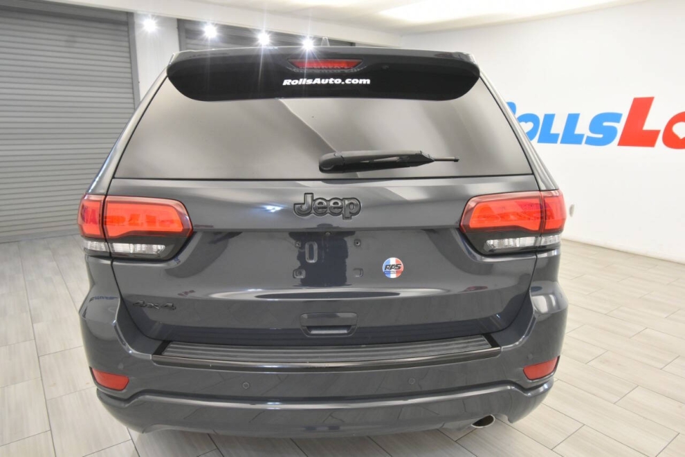 2017 Jeep Grand Cherokee Laredo 4x4 4dr SUV, Gray, Mileage: 96,701 - photo 3