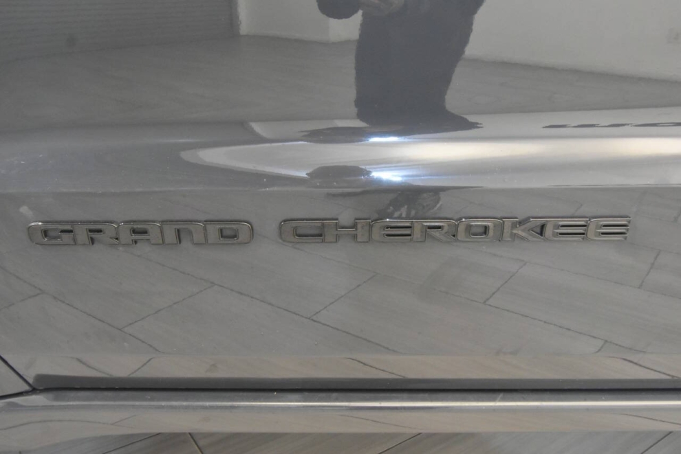 2017 Jeep Grand Cherokee Laredo 4x4 4dr SUV, Gray, Mileage: 96,701 - photo 42