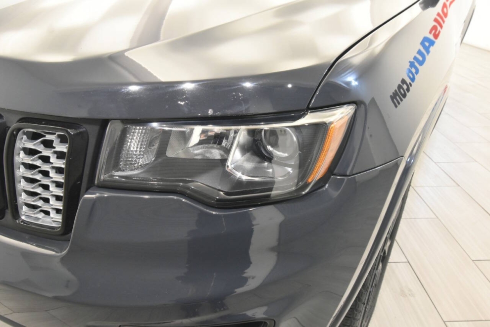 2017 Jeep Grand Cherokee Laredo 4x4 4dr SUV, Gray, Mileage: 96,701 - photo 9