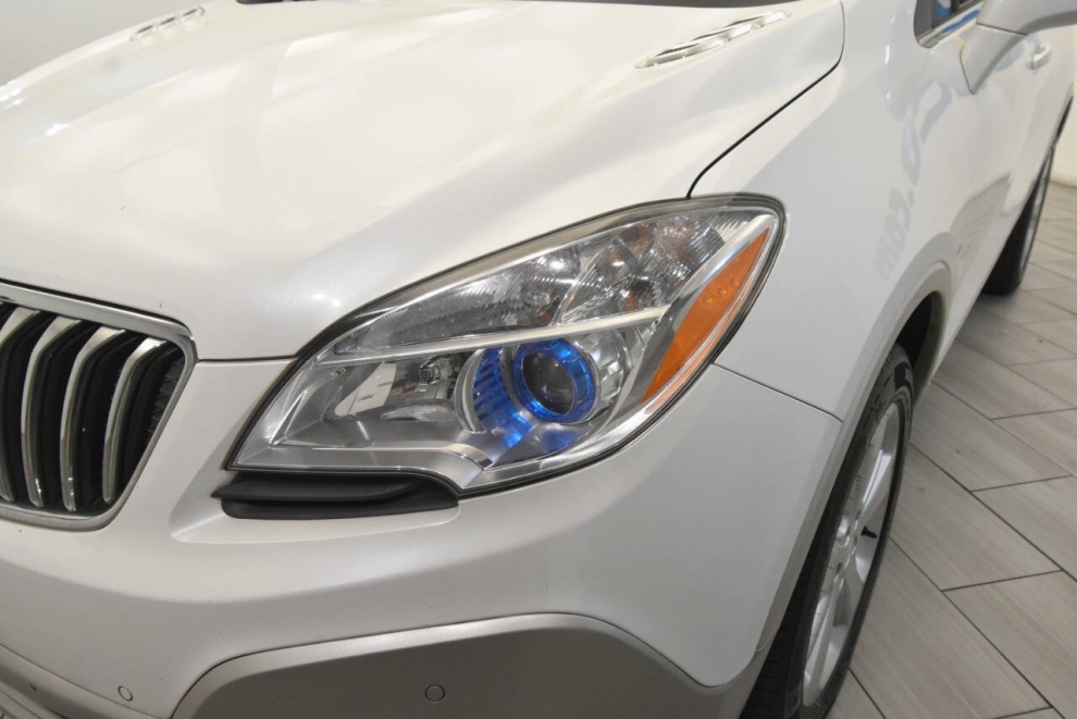 2015 Buick Encore Premium AWD 4dr Crossover, Blanco, Mileage: 105,010 - photo 9