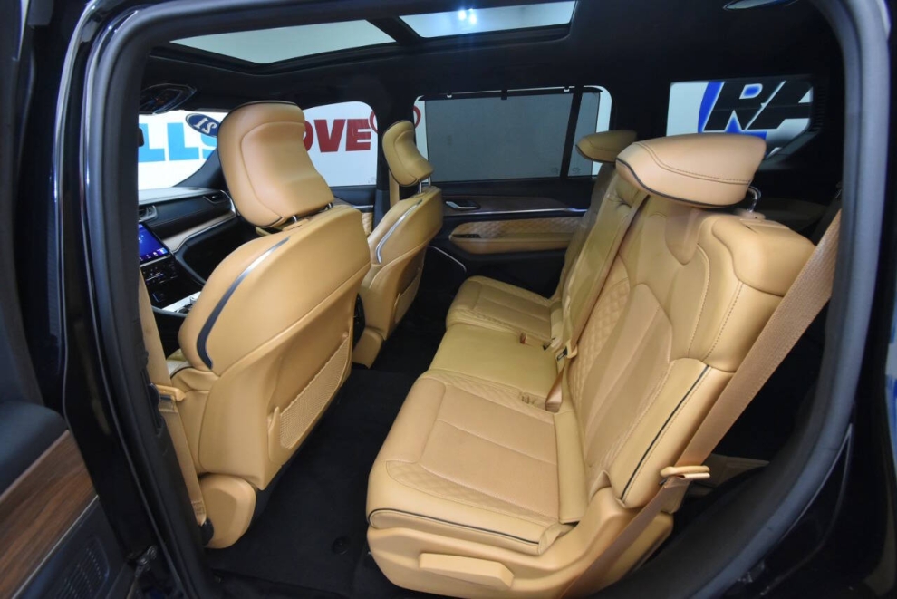 2021 Jeep Grand Cherokee L Summit 4x4 4dr SUV, Negro, Mileage: 79,340 - photo 17