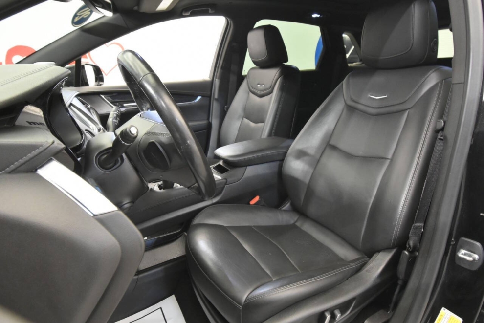 2020 Cadillac XT5 Premium Luxury 4dr SUV, Black, Mileage: 72,378 - photo 13