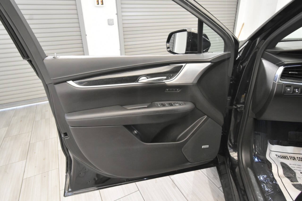 2020 Cadillac XT5 Premium Luxury 4dr SUV, Black, Mileage: 72,378 - photo 14