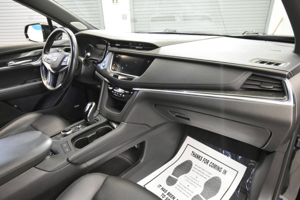 2020 Cadillac XT5 Premium Luxury 4dr SUV, Black, Mileage: 72,378 - photo 17