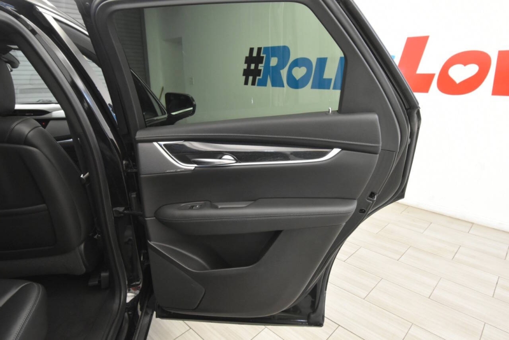 2020 Cadillac XT5 Premium Luxury 4dr SUV, Black, Mileage: 72,378 - photo 22