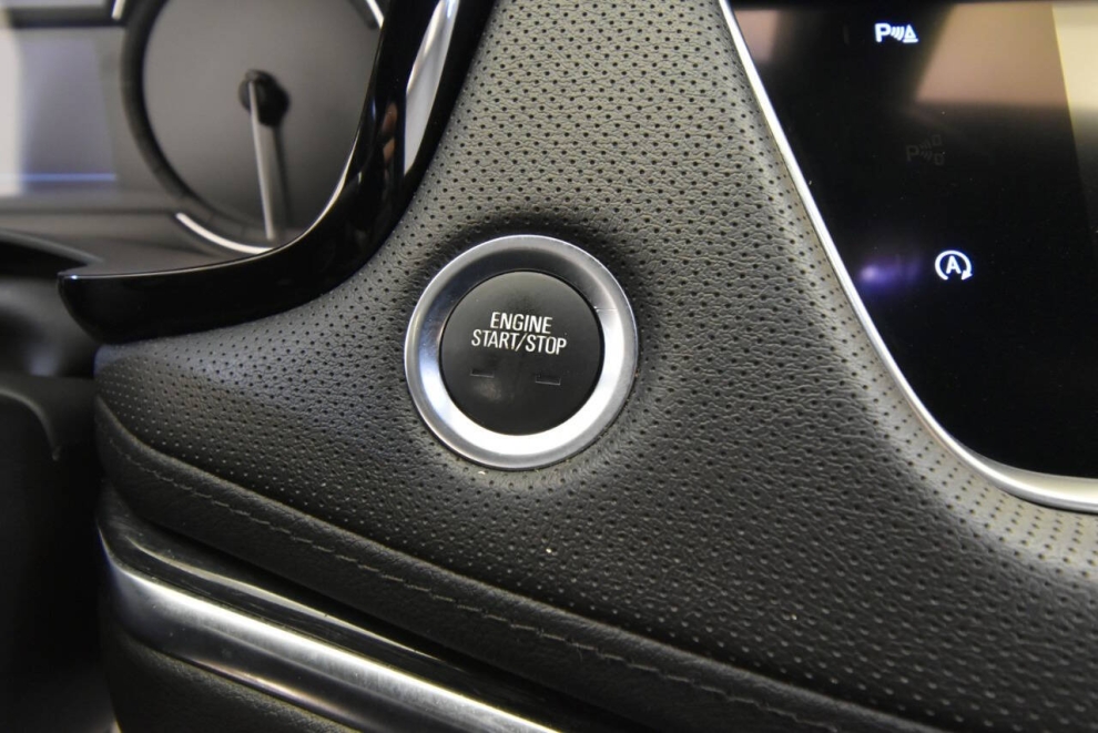 2020 Cadillac XT5 Premium Luxury 4dr SUV, Black, Mileage: 72,378 - photo 31