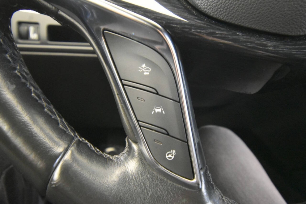 2020 Cadillac XT5 Premium Luxury 4dr SUV, Black, Mileage: 72,378 - photo 35