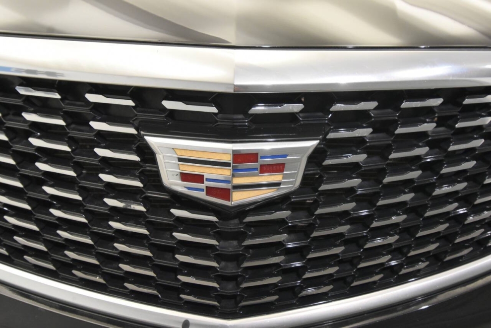 2020 Cadillac XT5 Premium Luxury 4dr SUV, Black, Mileage: 72,378 - photo 8