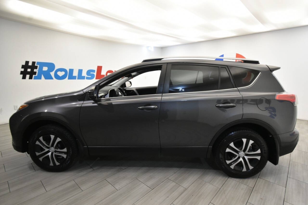 2017 Toyota RAV4 LE AWD 4dr SUV, Gris, Mileage: 62,058 - photo 1