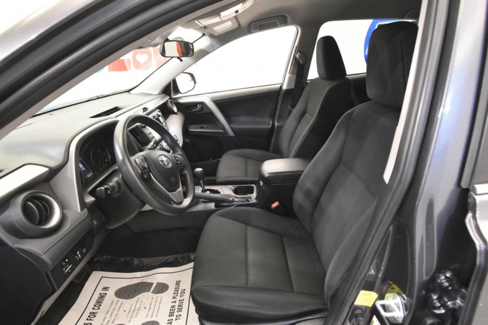 2017 Toyota RAV4 LE AWD 4dr SUV, Gris, Mileage: 62,058 - photo 12