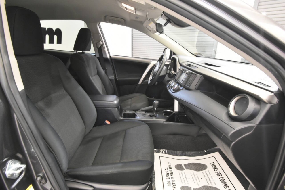 2017 Toyota RAV4 LE AWD 4dr SUV, Gris, Mileage: 62,058 - photo 18