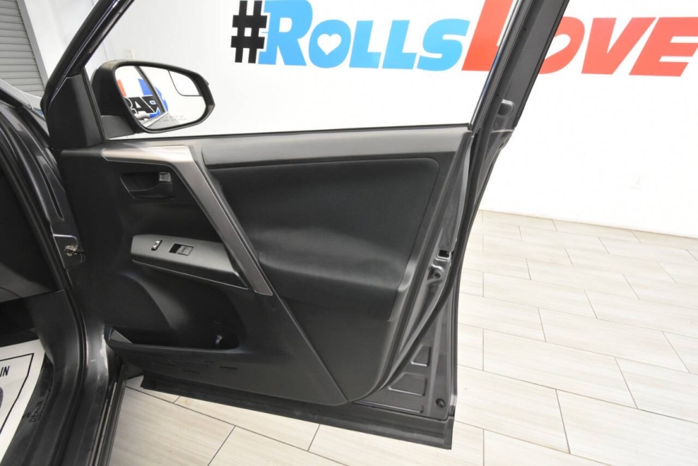 2017 Toyota RAV4 LE AWD 4dr SUV, Gris, Mileage: 62,058 - photo 20