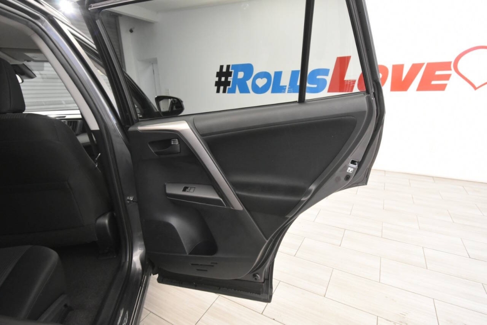 2017 Toyota RAV4 LE AWD 4dr SUV, Gris, Mileage: 62,058 - photo 22
