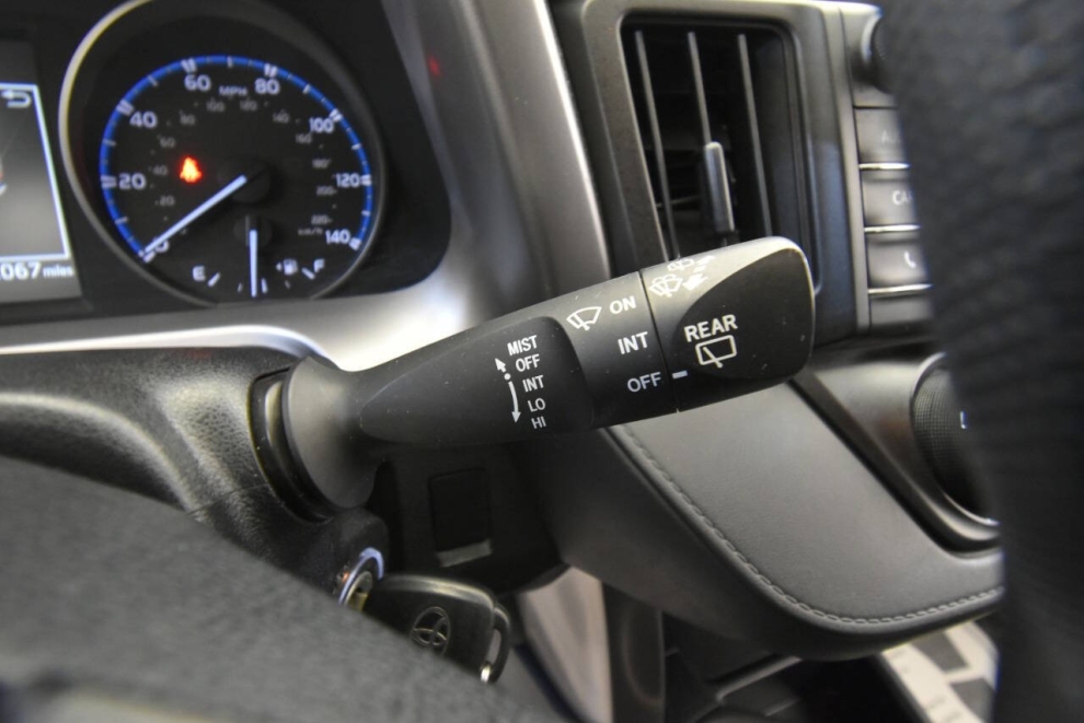 2017 Toyota RAV4 LE AWD 4dr SUV, Gris, Mileage: 62,058 - photo 29