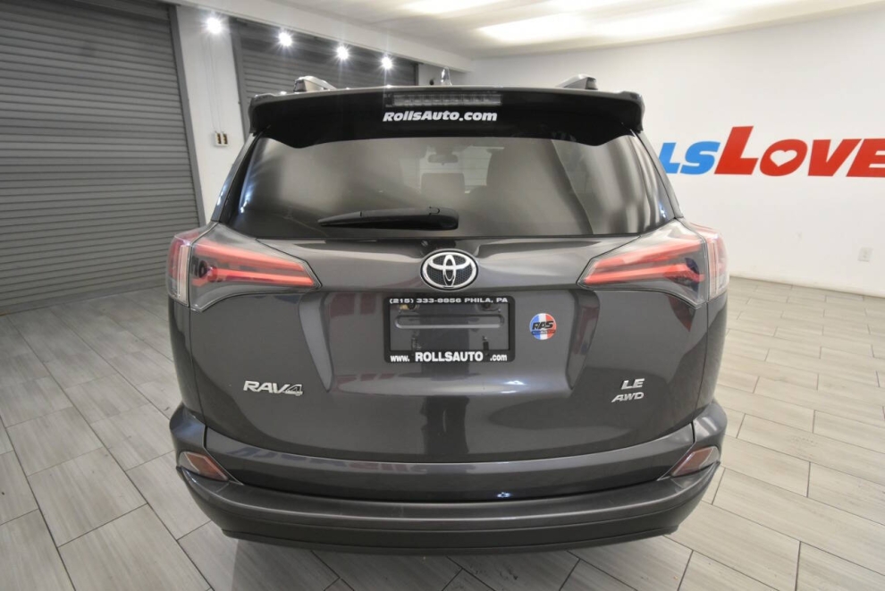2017 Toyota RAV4 LE AWD 4dr SUV, Gris, Mileage: 62,058 - photo 3