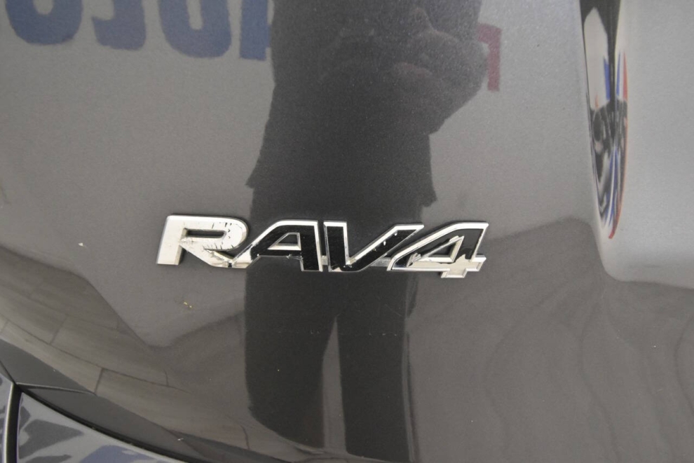 2017 Toyota RAV4 LE AWD 4dr SUV, Gris, Mileage: 62,058 - photo 37