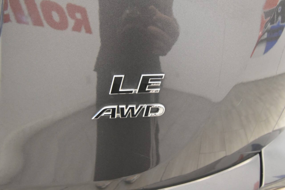 2017 Toyota RAV4 LE AWD 4dr SUV, Gris, Mileage: 62,058 - photo 38