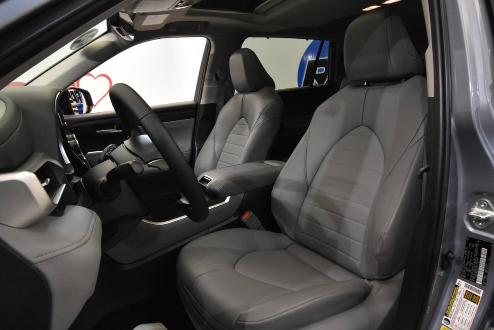 2024 Toyota Highlander XLE AWD 4dr SUV, Blue, Mileage: 62,069 - photo 13