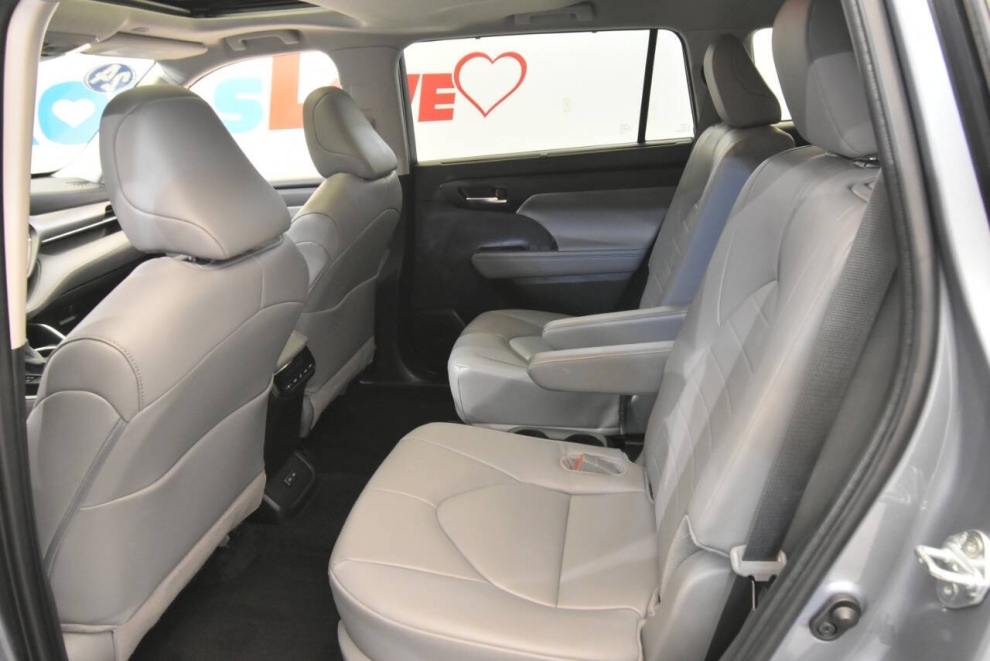2024 Toyota Highlander XLE AWD 4dr SUV, Blue, Mileage: 62,069 - photo 15