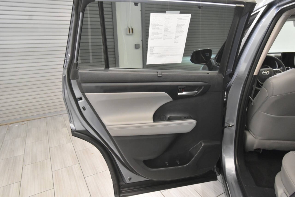 2024 Toyota Highlander XLE AWD 4dr SUV, Blue, Mileage: 62,069 - photo 17