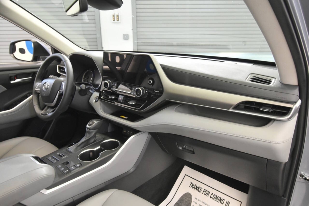 2024 Toyota Highlander XLE AWD 4dr SUV, Blue, Mileage: 62,069 - photo 18