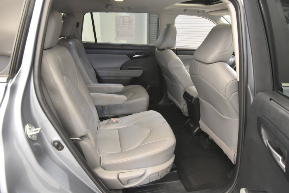 2024 Toyota Highlander XLE AWD 4dr SUV, Blue, Mileage: 62,069 - photo 22
