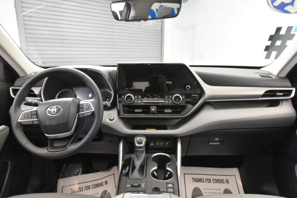 2024 Toyota Highlander XLE AWD 4dr SUV, Blue, Mileage: 62,069 - photo 27