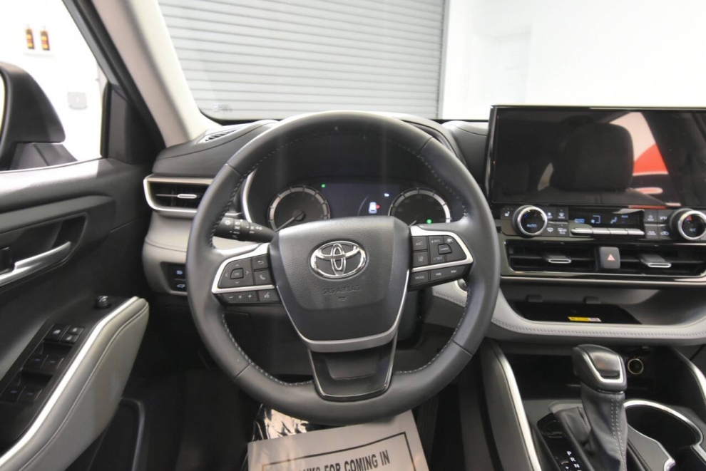 2024 Toyota Highlander XLE AWD 4dr SUV, Blue, Mileage: 62,069 - photo 28