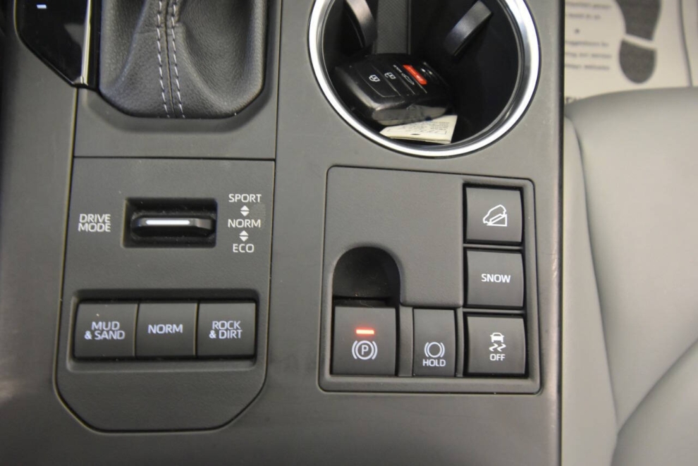 2024 Toyota Highlander XLE AWD 4dr SUV, Blue, Mileage: 62,069 - photo 40