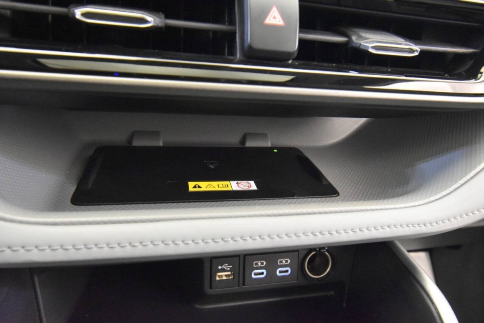 2024 Toyota Highlander XLE AWD 4dr SUV, Blue, Mileage: 62,069 - photo 42