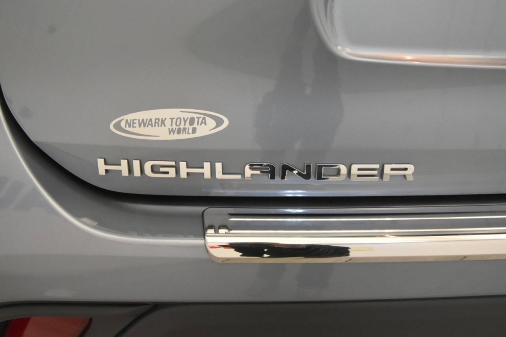 2024 Toyota Highlander XLE AWD 4dr SUV, Blue, Mileage: 62,069 - photo 47