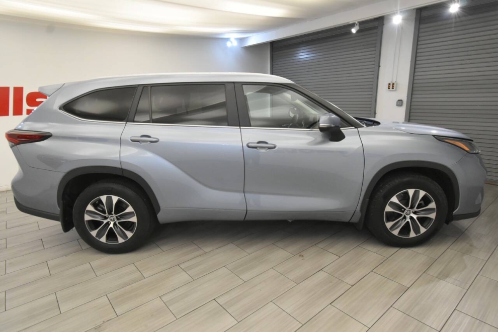 2024 Toyota Highlander XLE AWD 4dr SUV, Blue, Mileage: 62,069 - photo 5